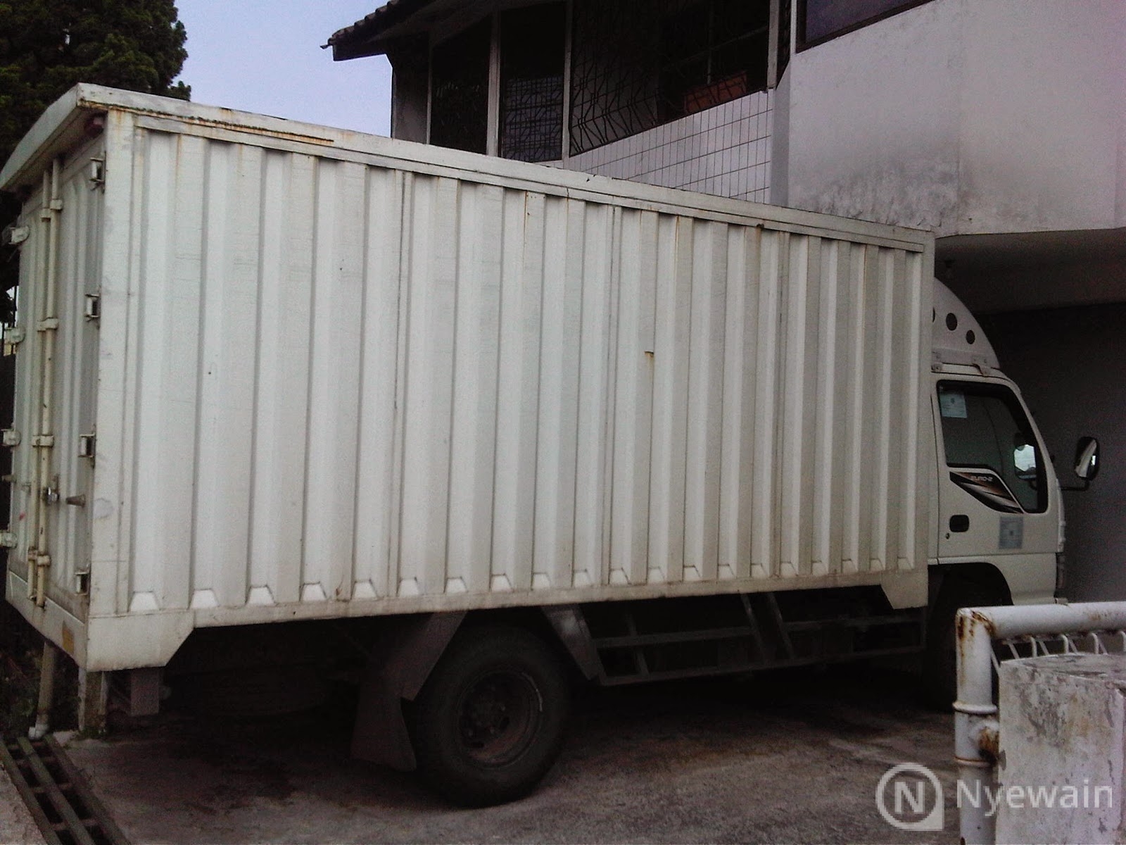 Sewa Truk Box Double Dan Engkel Di Bandung Nyewain